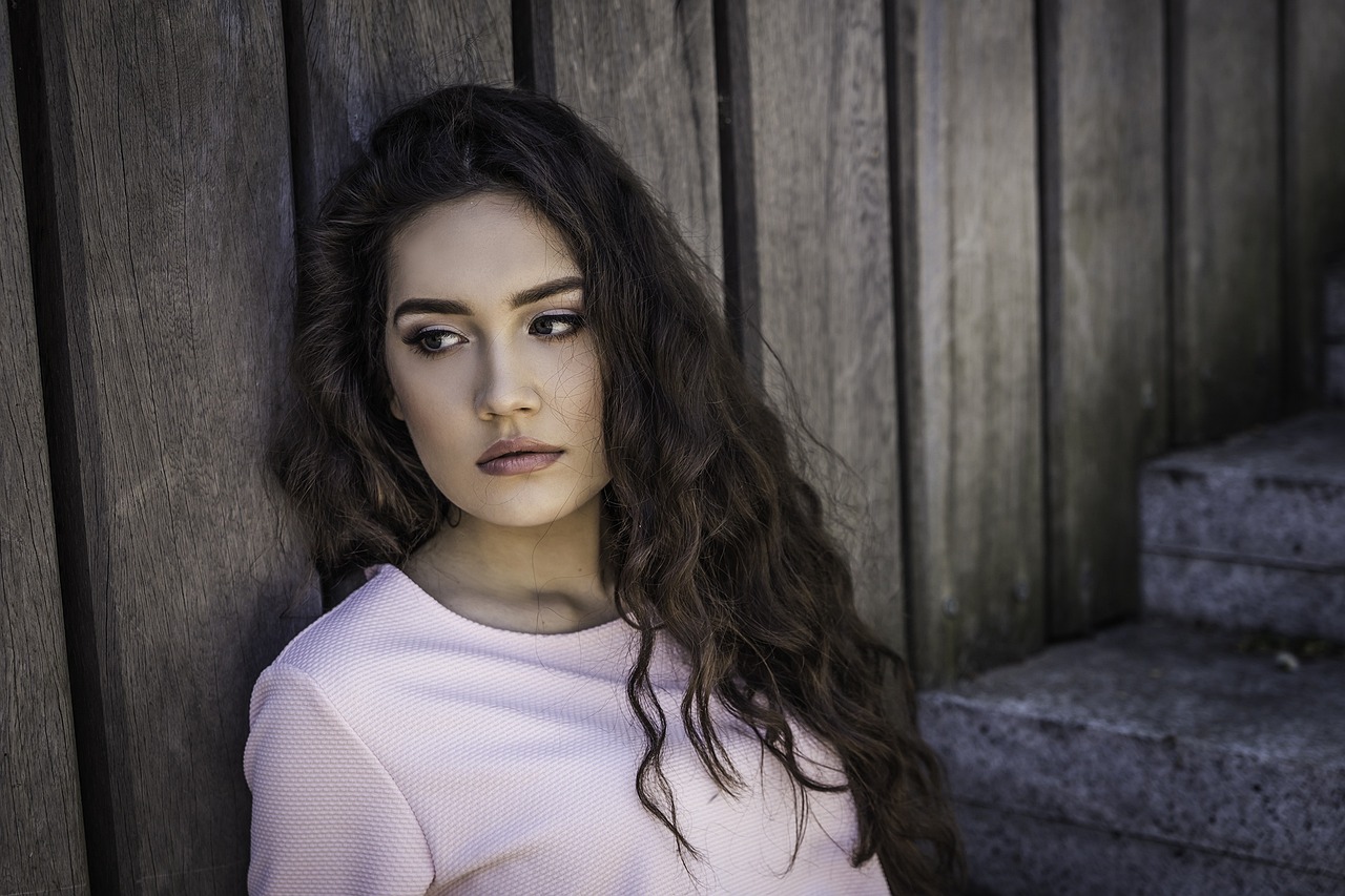 最新中发烫发发型,时尚潮流的多元展现之美