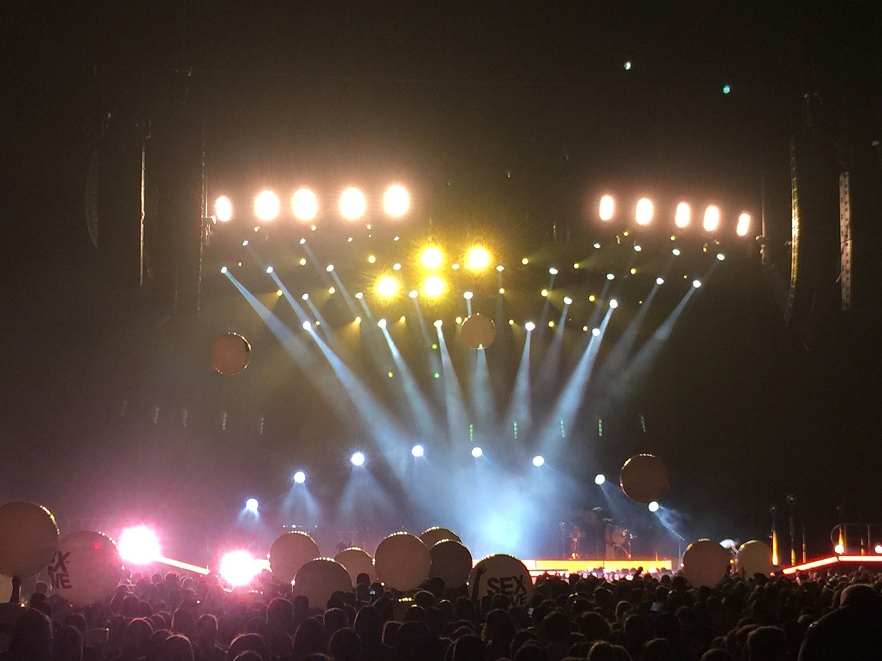 音乐产业变革与全球影响,最新唱片英语引领潮流