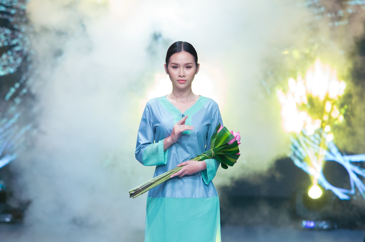 戚薇,时尚先锋与影视界的耀眼之星之最新动态