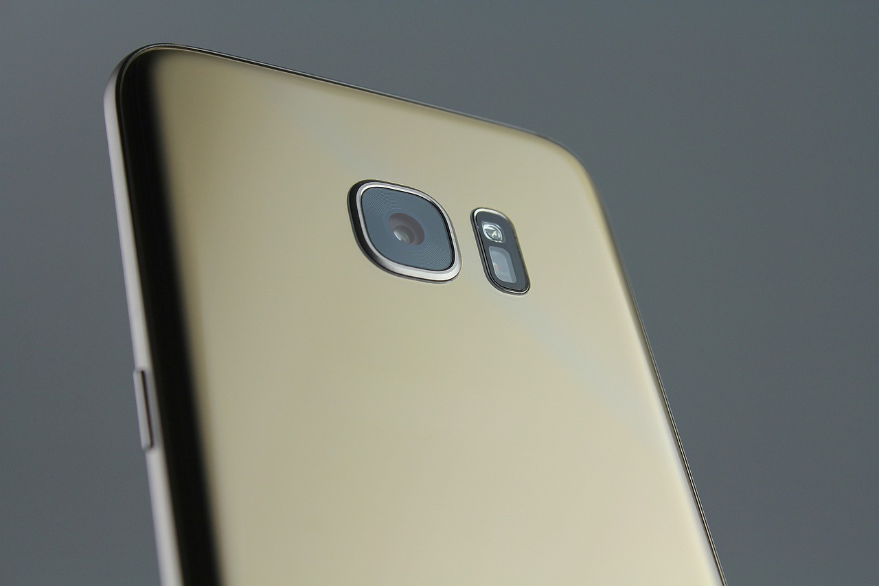 科技与时尚融合,最新款S系列智能手机重磅登场