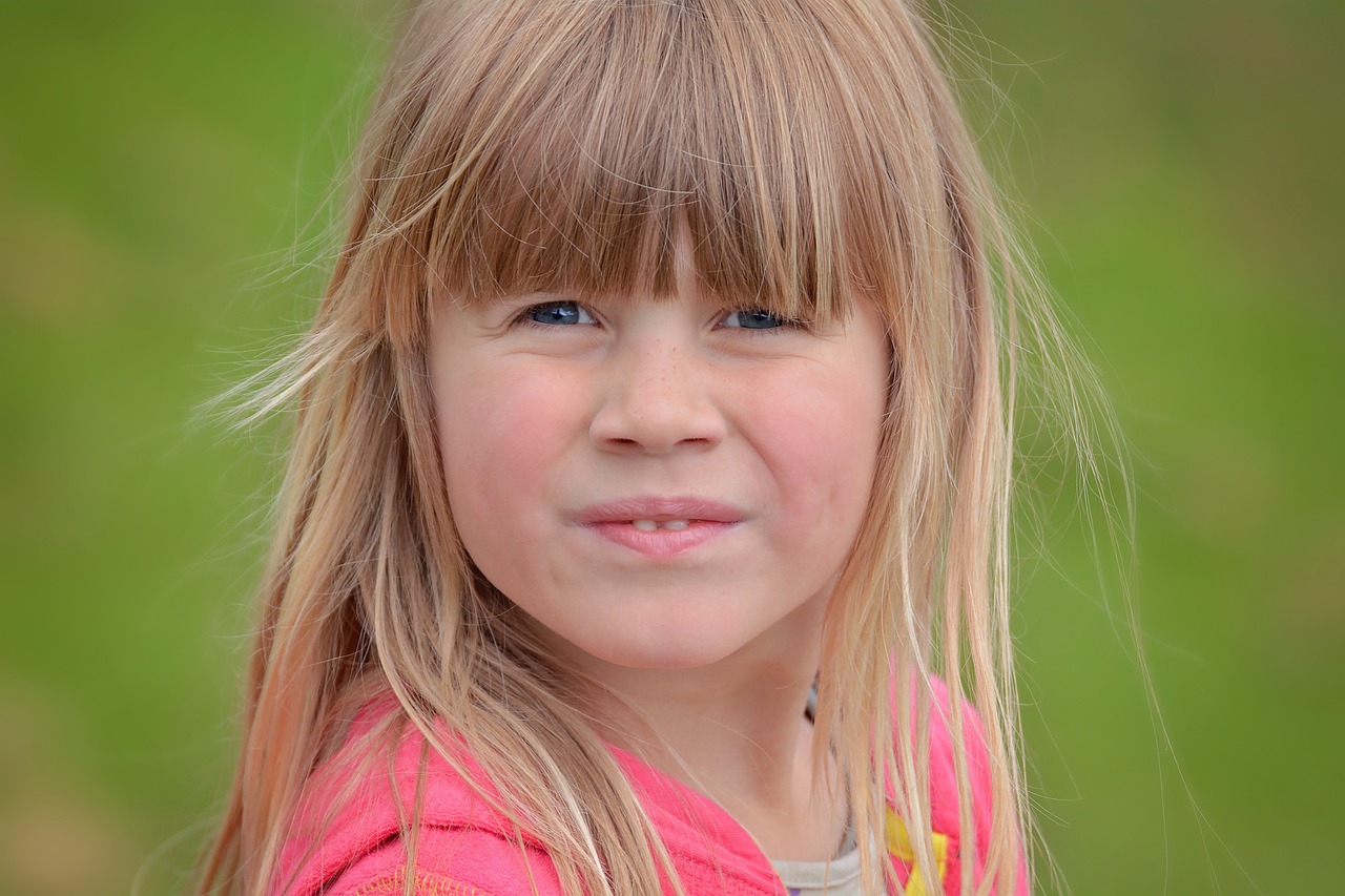 汤芳最新动态揭秘,沟女现象新视角探索