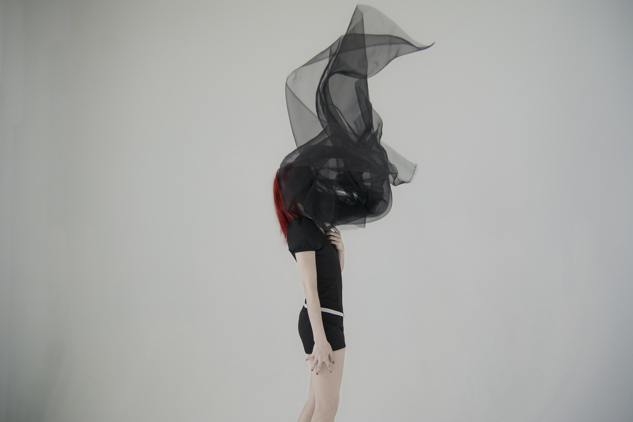 COS最新穿搭潮流指南,时尚潮流一览无余