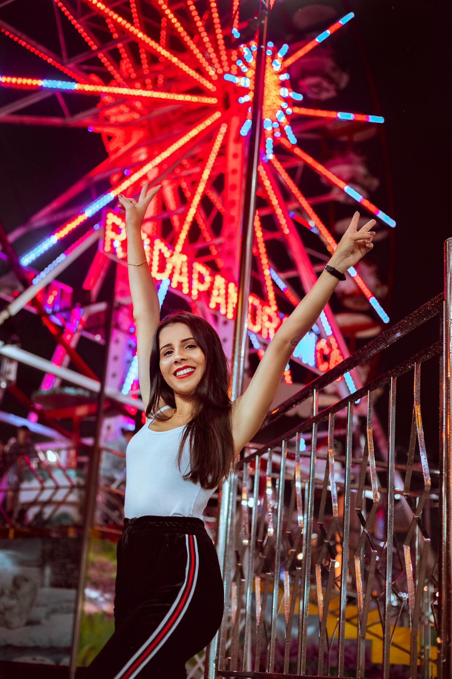 雨中的舞动之美,最新广场伞舞展现美丽与活力