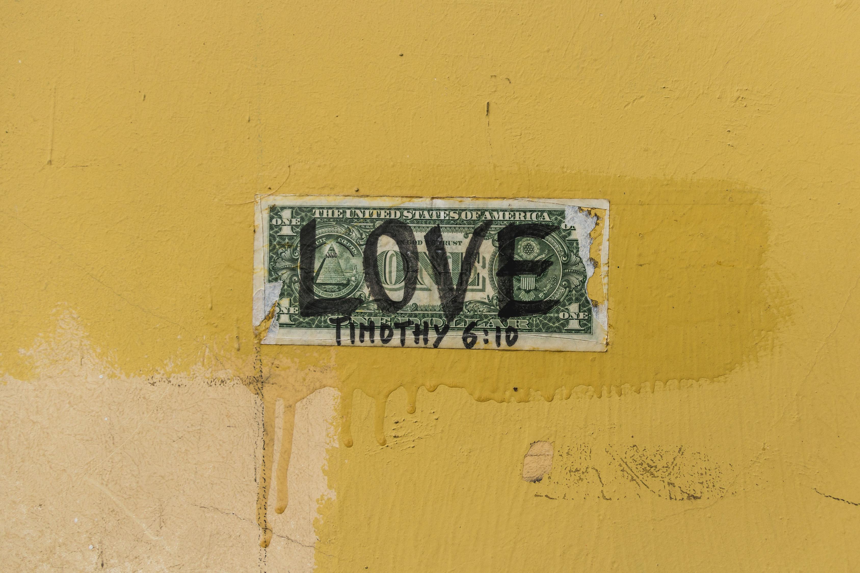 英剧新风尚,黄色调下的故事与情感浪潮