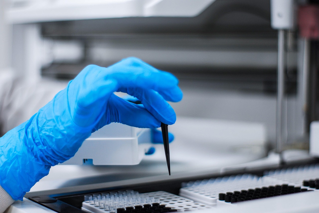 全球疫情最新动态,病例新增与抗击新冠病毒的挑战与进展