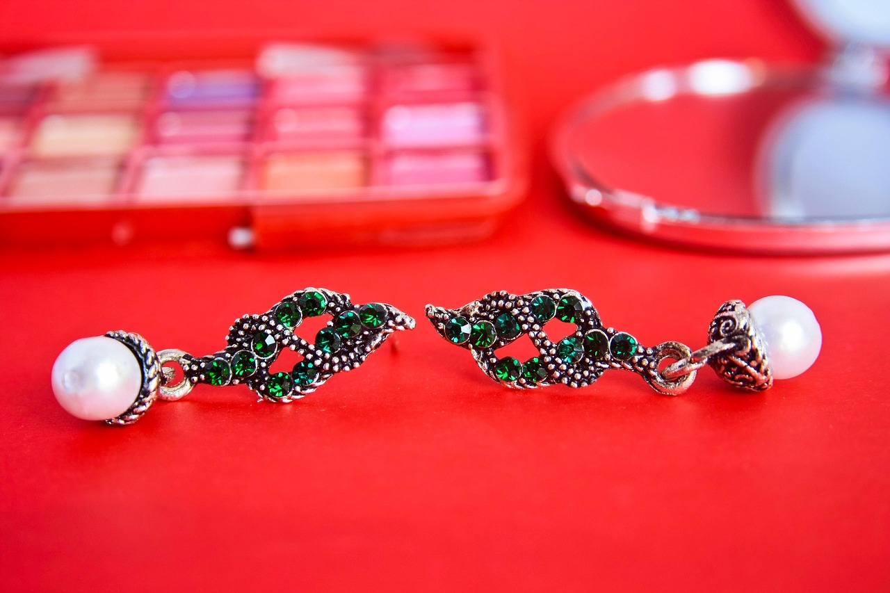 王俊凯独特走路风格与最新动态公开,个性魅力尽显