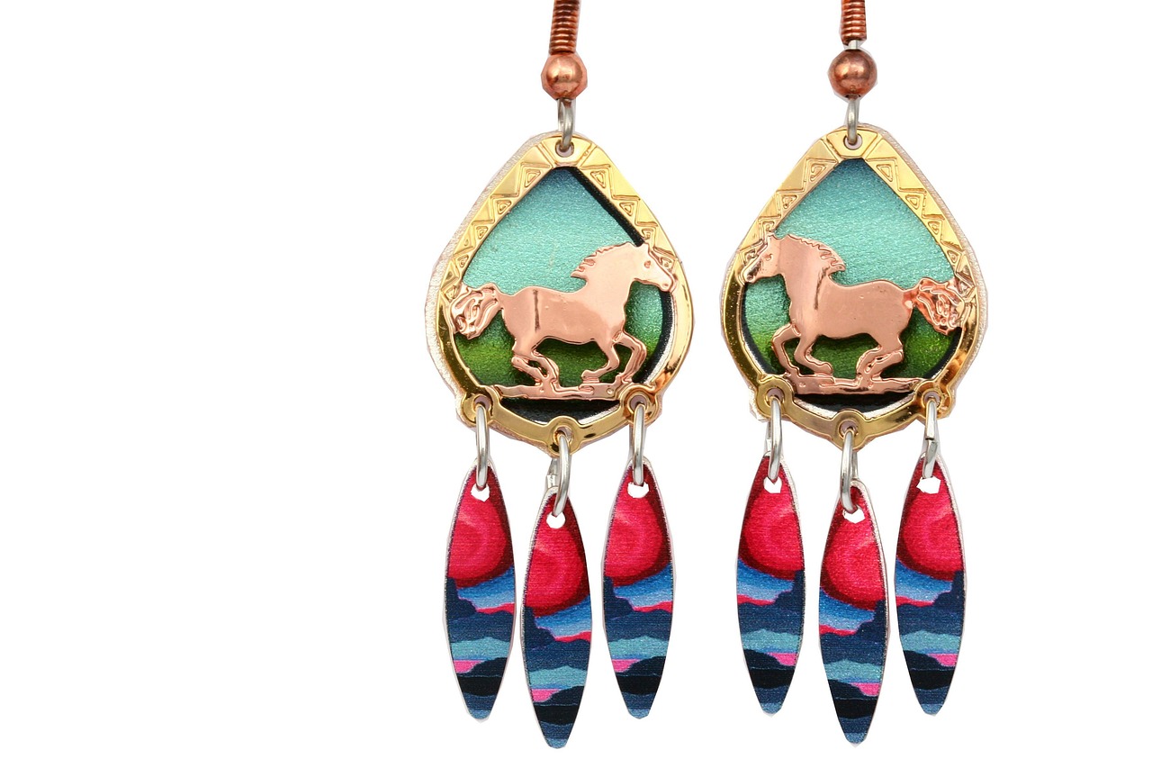 三福最新特价耳饰,时尚魅力,耳旁尽展风采