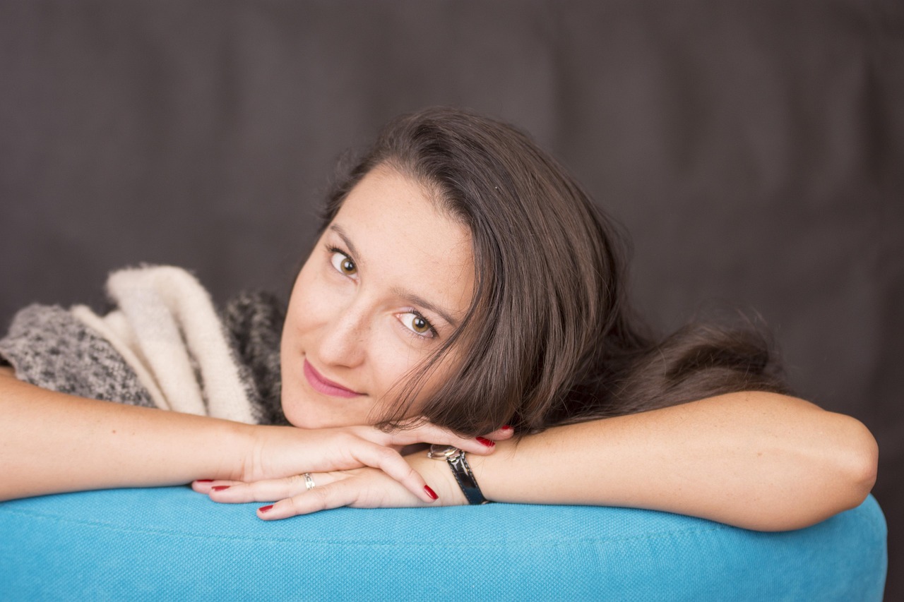 万茜宁静展现瞬间魅力的最新视频欣赏