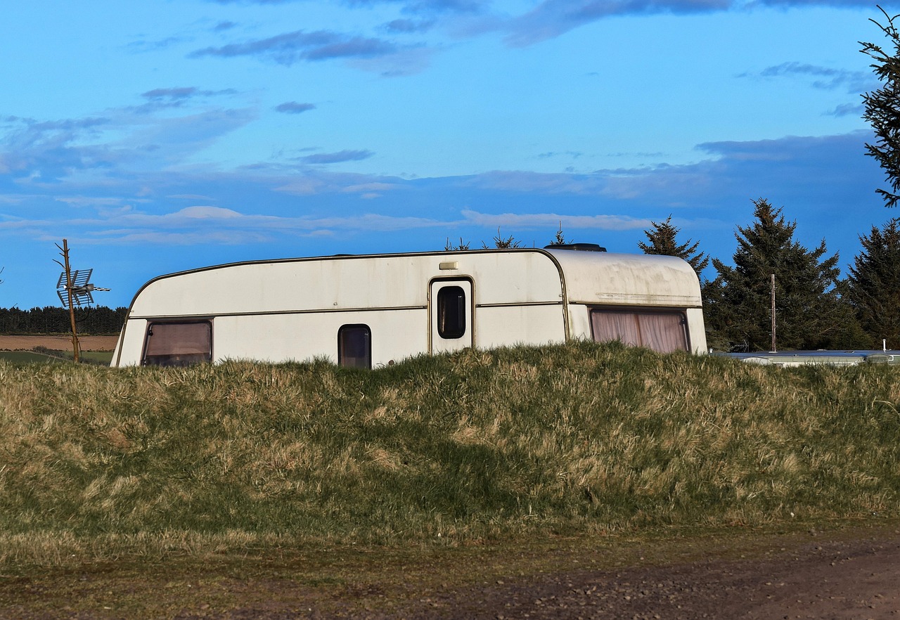 最新家用升顶房车,革新露营体验,颠覆传统设计