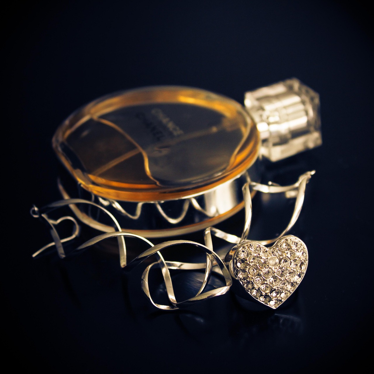 今年最新款香水，时尚魅力完美融合之选