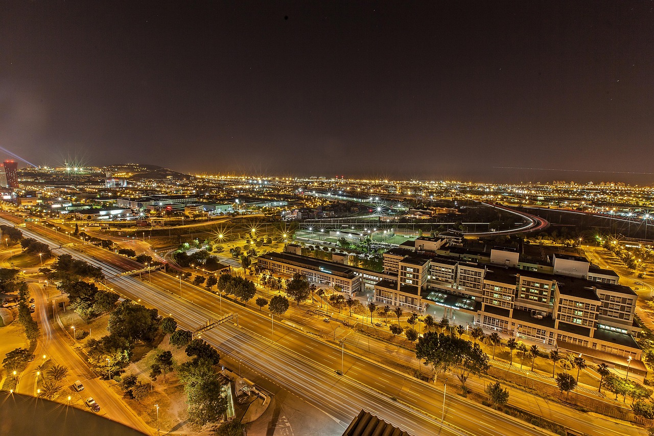 李一桐机场最新动态,明星出行风采闪耀亮相