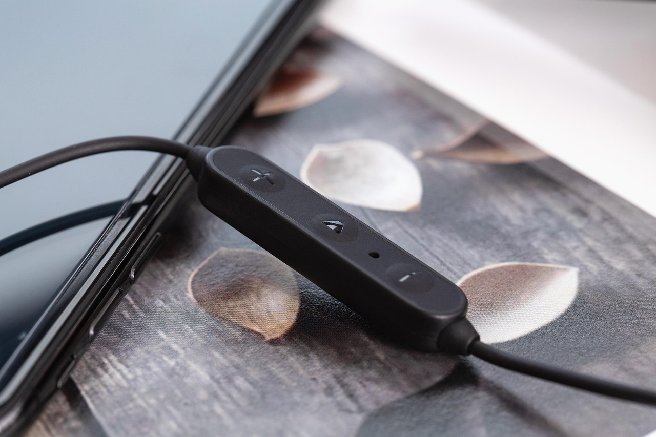 当下热门蓝牙耳机的深度解析,哪款最新蓝牙耳机最好用?特性与优势全解析。